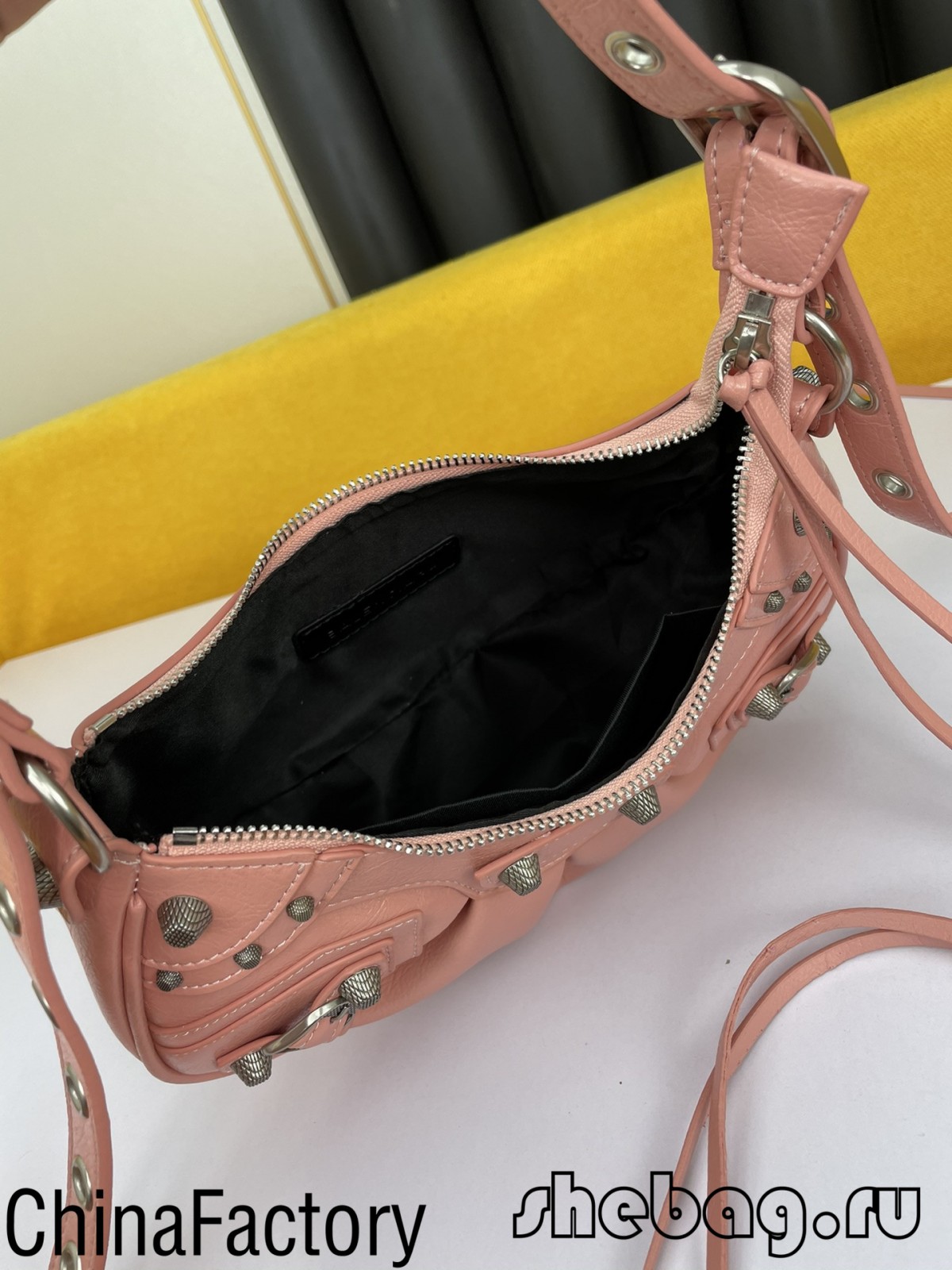 Balenciaga skouder tas replika: Le Cagole (nov 2021)-Best Quality Fake Louis Vuitton Bag Online Store, Replica designer bag ru