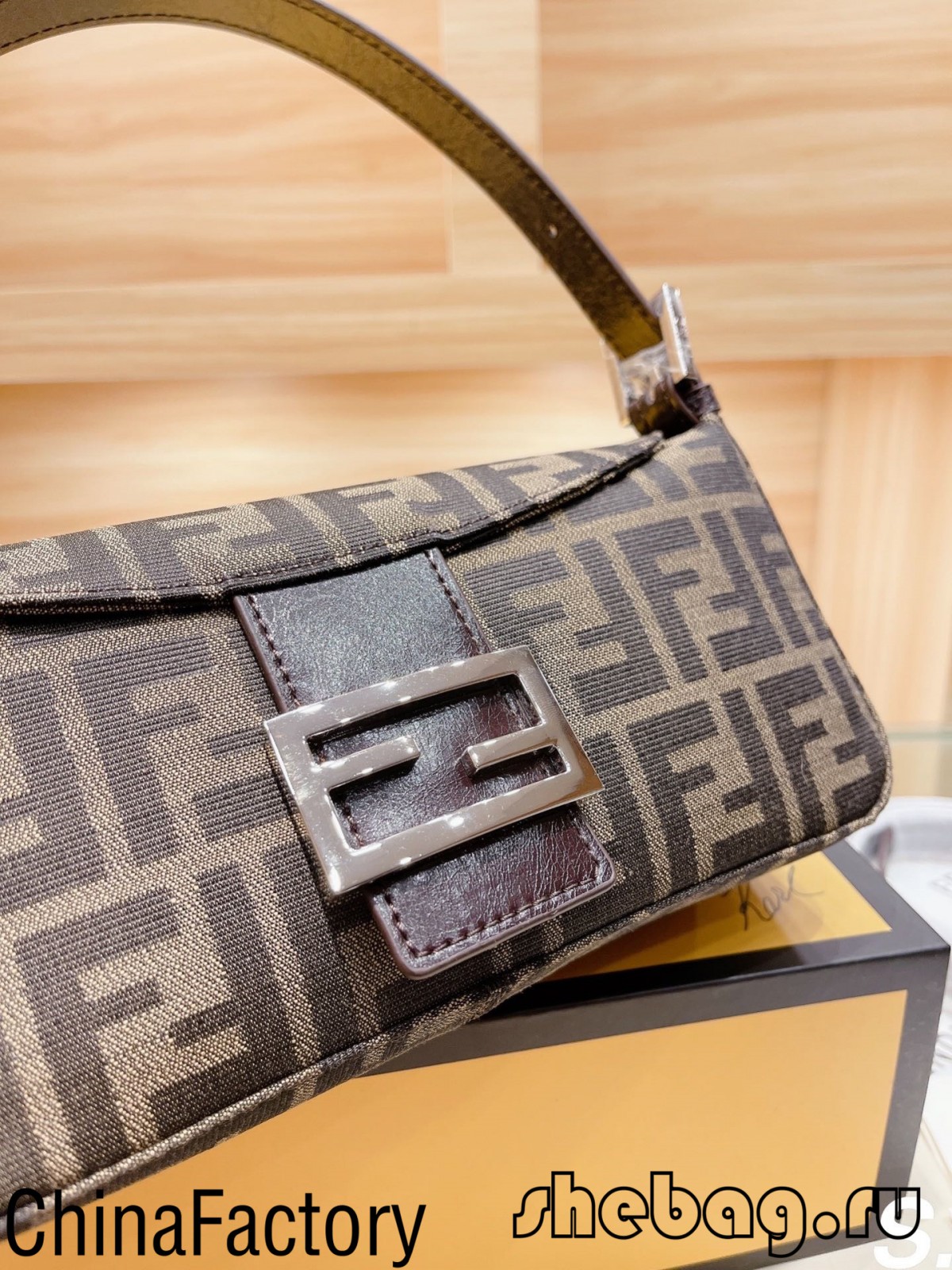 Mellores réplicas de bolsas de Fendi: Fendi Baguette (2022 Hottest) - Tenda en liña de bolsas Louis Vuitton falsas de mellor calidade, réplica de bolsas de deseño ru