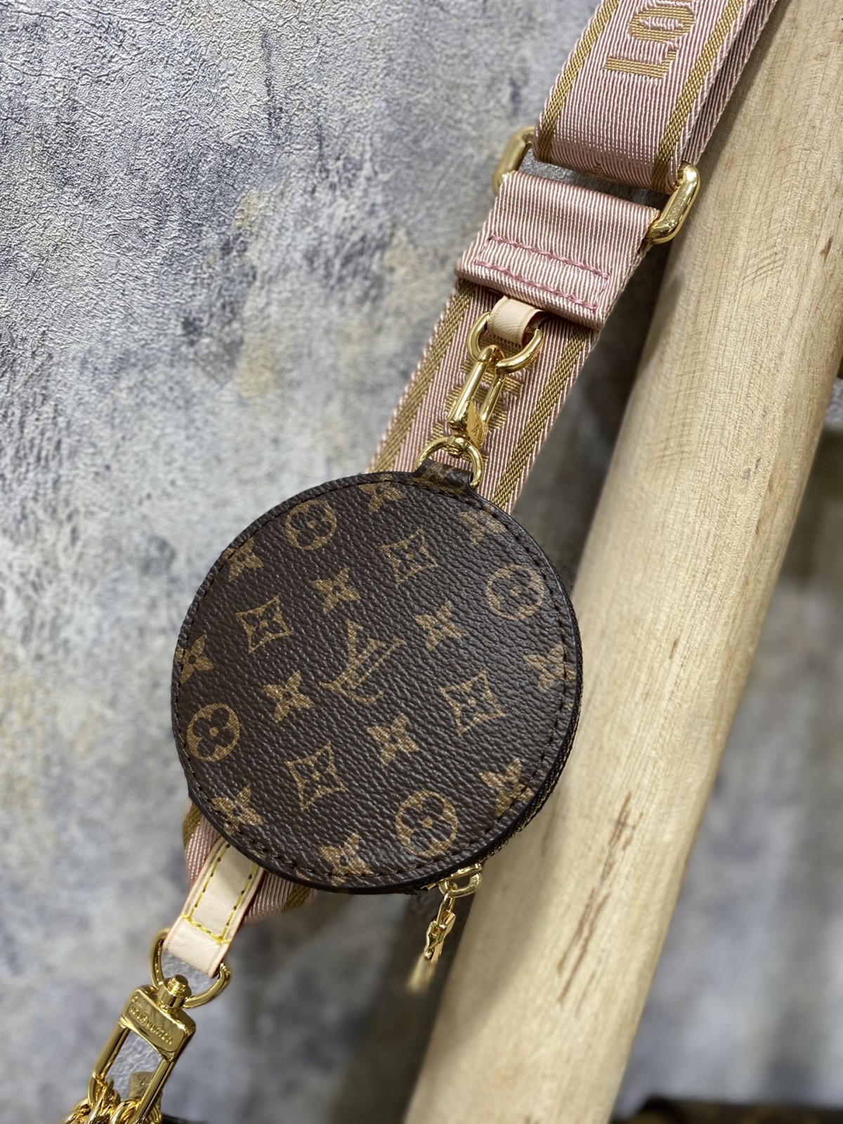 Si mund të blej online kopje të rripit të çantës Louis Vuitton? (2022 më e fundit)-Dyqani në internet i çantave të rreme Louis Vuitton me cilësi më të mirë, kopje e çantës së stilistit ru