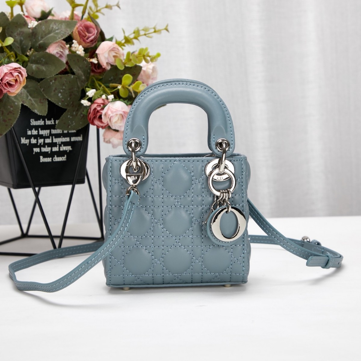 Cur elegans domina Dior imago saccorum tam classicorum (2022 renovata)-Best Quality Fake Louis Vuitton Bag Online Store, Replica designer bag ru
