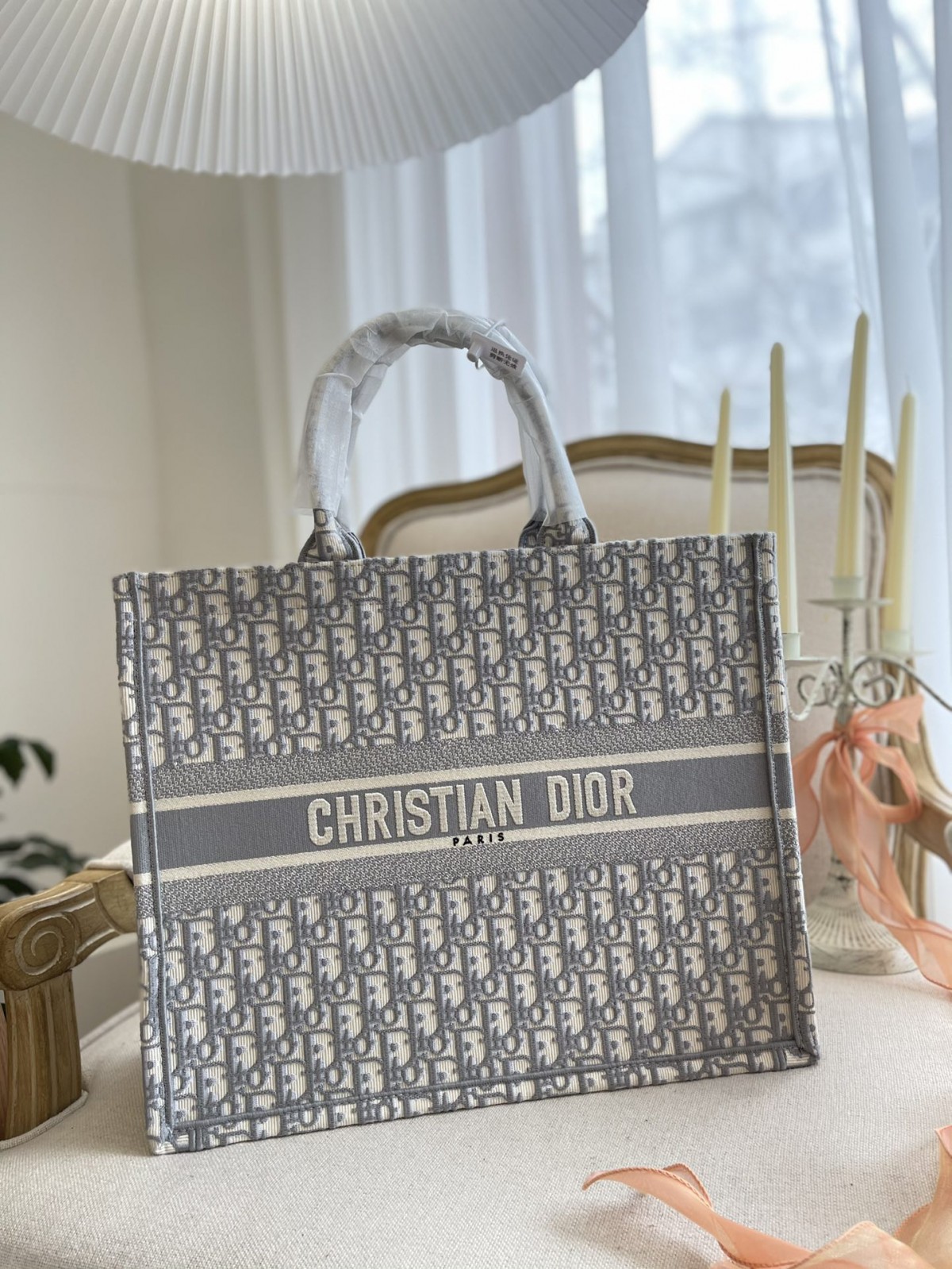 U safro si aad u qaadato Dior Tote bacaha nuqulka ah (2022 Khaaska ah) -Tayada ugu Wanaagsan Bakhaarka Louis Vuitton Bag Online, Bac naqshadeeye nuqul ah