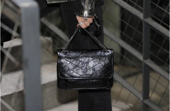 „Saint Laurent Monogram All Over“ kuprinių kopijų serija yra labiausiai verta pirkimo (2022 m. leidimas) – geriausios kokybės netikrų „Louis Vuitton“ krepšių internetinė parduotuvė, dizainerio replikos krepšys ru