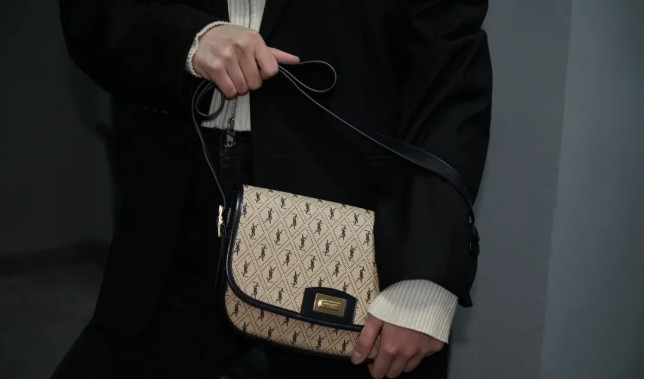 „Saint Laurent Monogram All Over“ kuprinių kopijų serija yra labiausiai verta pirkimo (2022 m. leidimas) – geriausios kokybės netikrų „Louis Vuitton“ krepšių internetinė parduotuvė, dizainerio replikos krepšys ru