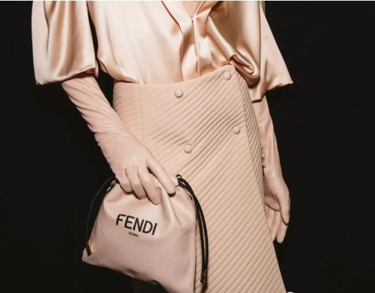 Ọkan ninu awọn baagi ajọra Fendi ti o dara julọ lati ra: Pack (Imudojuiwọn 2022) - Didara ti o dara julọ Fake Louis Vuitton Bag Online itaja, Apẹrẹ ajọra apo ru