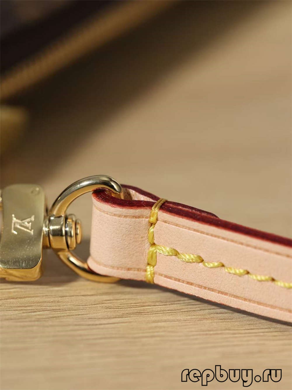 Louis Vuitton M40712 Pochette Accessoires top replica handbags Closure Logo and hardware details (2022 Special)-Best Quality Fake designer Bag Review, Replica designer bag ru