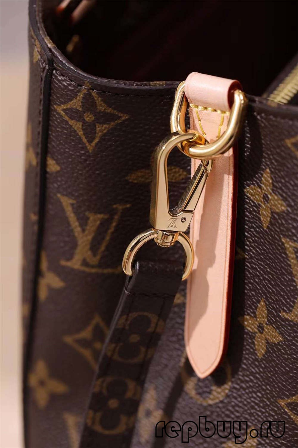 Louis Vuitton M41055 29cm Montaigne BB top replica bags Craftsmanship details (2022 Latest)-Best Quality Fake designer Bag Review, Replica designer bag ru