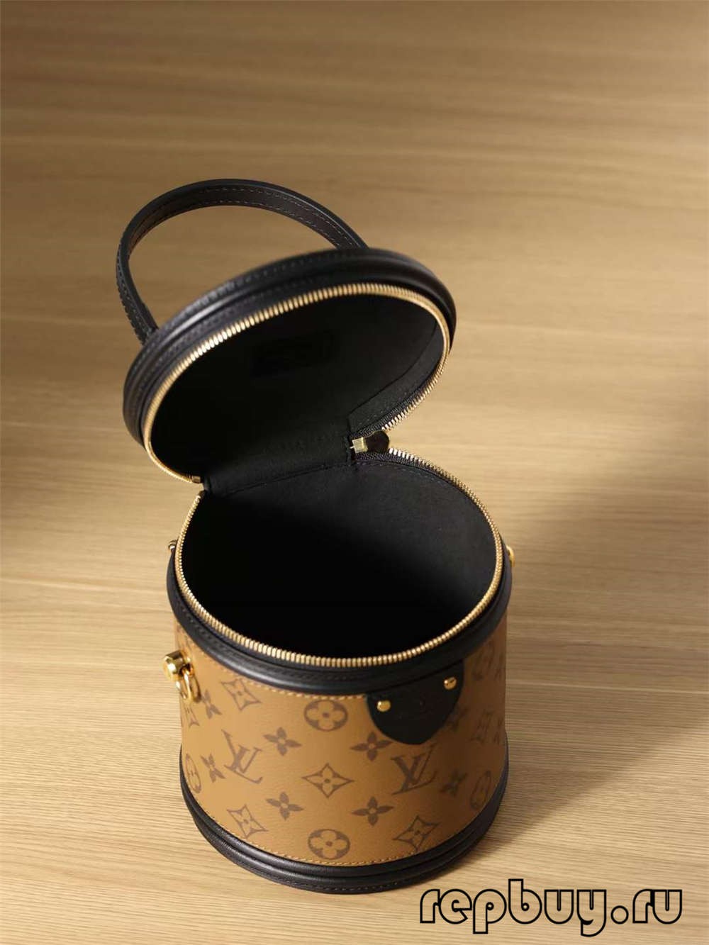 Louis Vuitton M43986 CANNES top replica handbags Hardware and interior pocket details (2022 Updated)-Best Quality Fake Louis Vuitton Bag Online Store, Replica designer bag ru