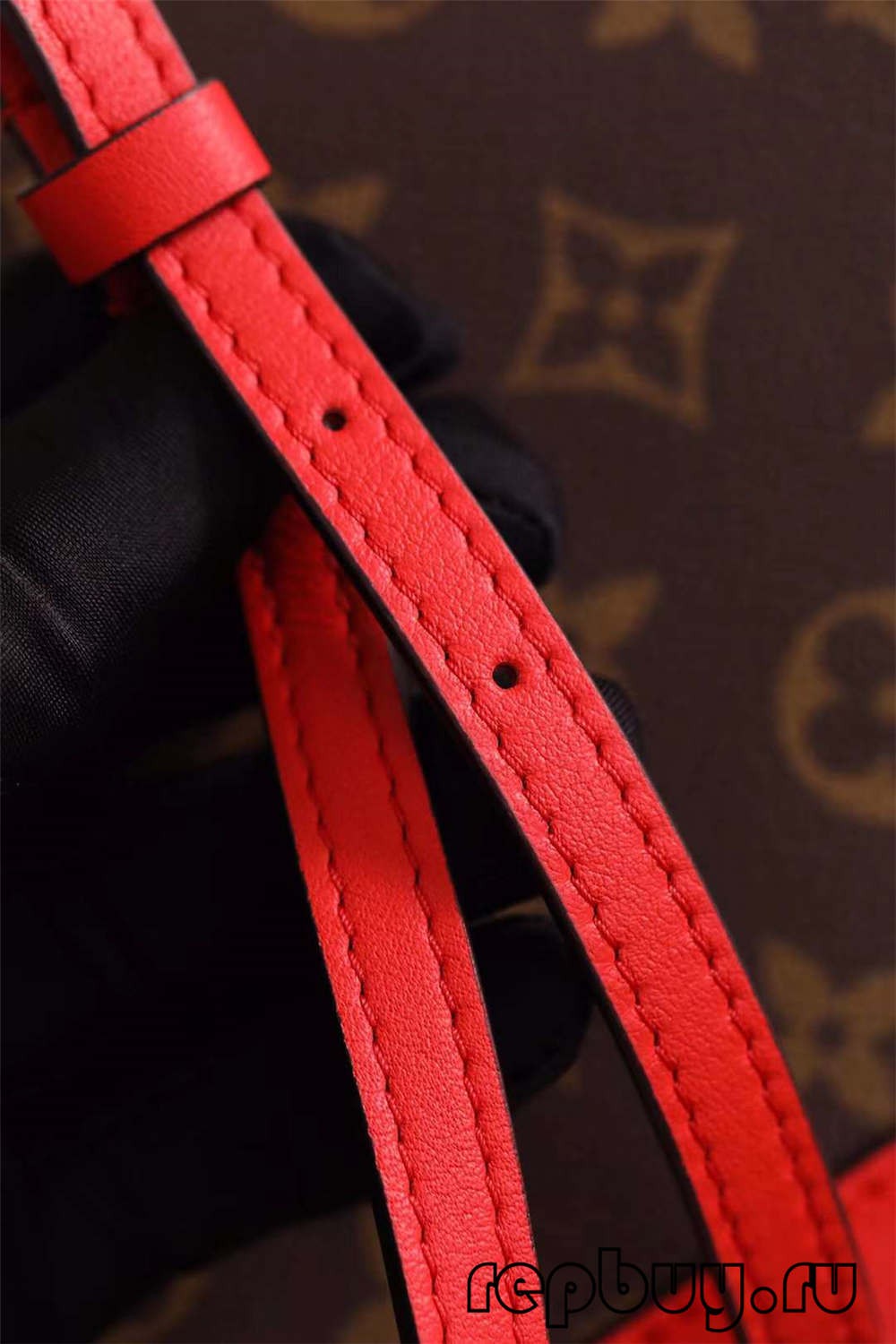 Louis Vuitton M44322 20cm Lock BB халтаҳои репликаи сурх (2022 охирин)-Best Quality Fake Louis Vuitton Bag Online Store, Replica designer bag ru