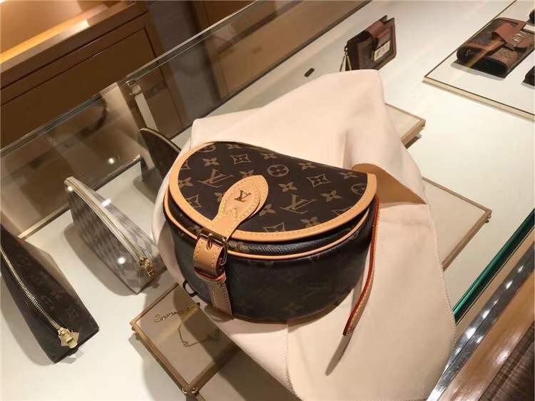 Louis Vuitton M44860 Tambourin Top Replica Handbag view (2022 Updated)-Best Quality Fake designer Bag Review, Replica designer bag ru