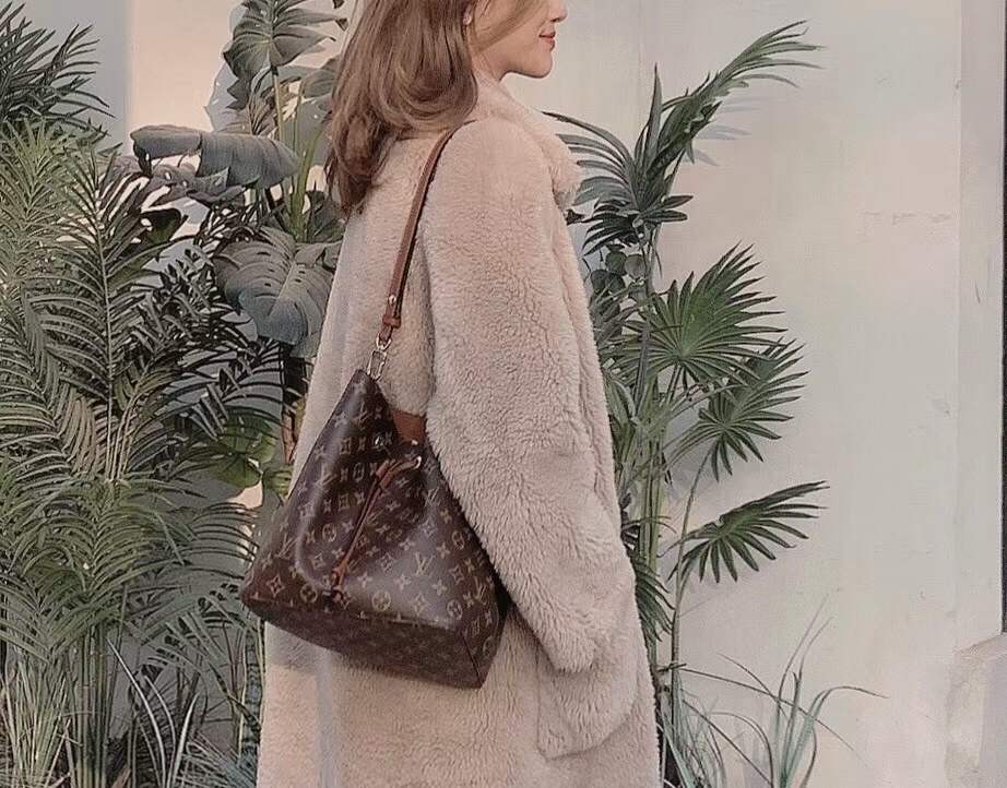 Louis Vuitton M44887 NÉONOÉ Top Replica Handbag Carrying Effect (Último 2022)-Best Quality Fake Louis Vuitton Bag Online Store, Replica designer bag ru