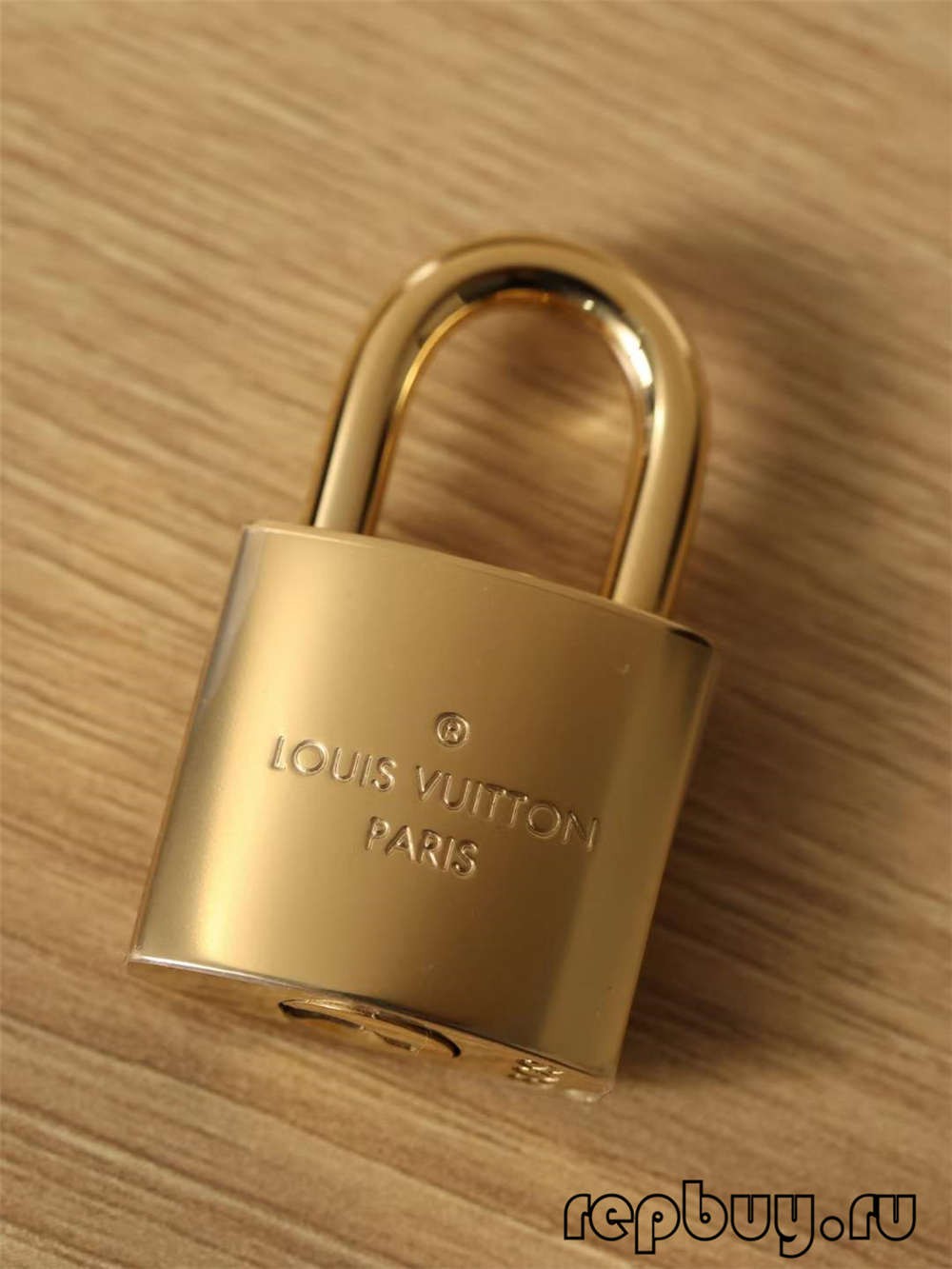 Louis Vuitton M45165 VANITY Small Top Replica Handsak Logo en sluiting Detail (2022 Opgedateer)-Beste Kwaliteit Vals Louis Vuitton Sak Aanlyn Winkel, Replika ontwerper sak ru