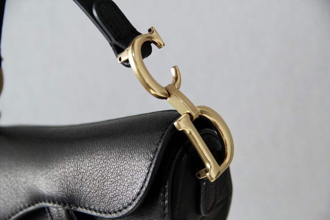 Çanta kopje e cilësisë më të mirë Dior Saddle Black (2022 e përditësuar)-Dyqani në internet i çantave të rreme Louis Vuitton me cilësi më të mirë, çanta modeli kopje ru