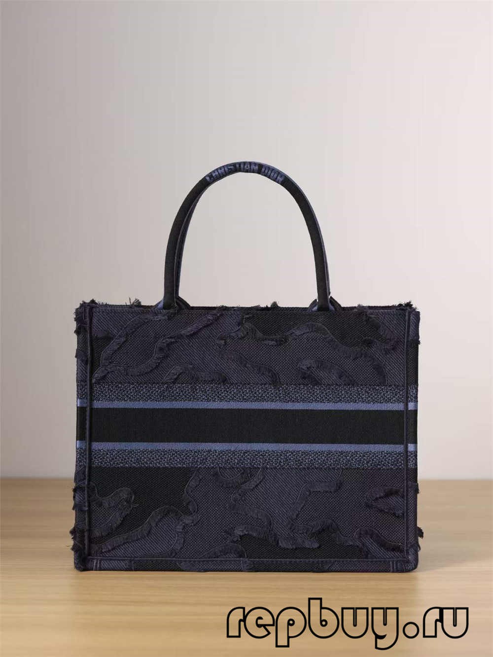 Беҳтарин халтаҳои нусхабардории Dior Book Tote: Гулдӯзии кабуди чопӣ (охирин 2022)-Best Quality Fake Louis Vuitton Bag Online Store, Replica designer bag ru