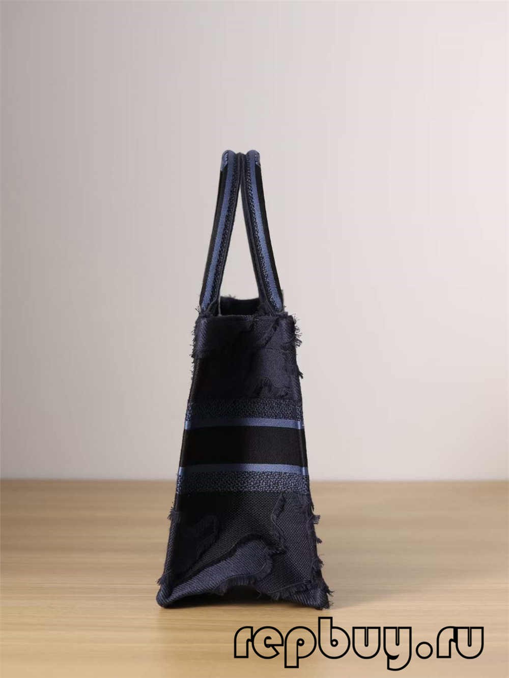 Беҳтарин халтаҳои нусхабардории Dior Book Tote: Гулдӯзии кабуди чопӣ (охирин 2022)-Best Quality Fake Louis Vuitton Bag Online Store, Replica designer bag ru