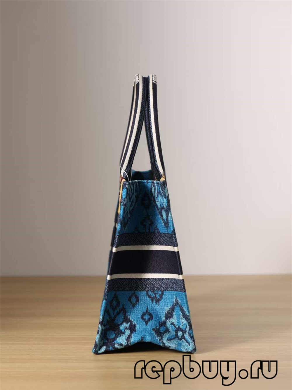 Bagiau atgynhyrchiad o ansawdd gorau Dior Book Tote: Brodwaith Argraffu Blue Maple Leaf (Diweddarwyd 2022)-Best Quality Fake Louis Vuitton Bag Online Store, Replica designer bag ru