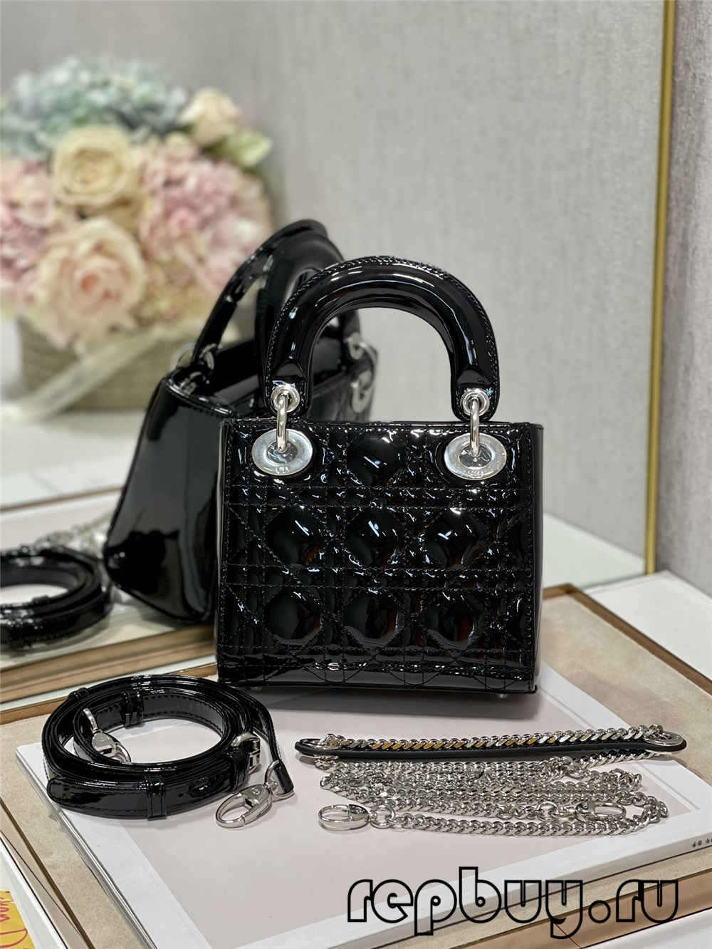 Lady Dior Black патенттик булгаарыдан жасалган Эң сапаттуу Реплика сумкалар (акыркы 2022)-Best Quality Fake Louis Vuitton сумка онлайн дүкөнү, Replica дизайнер сумка ru