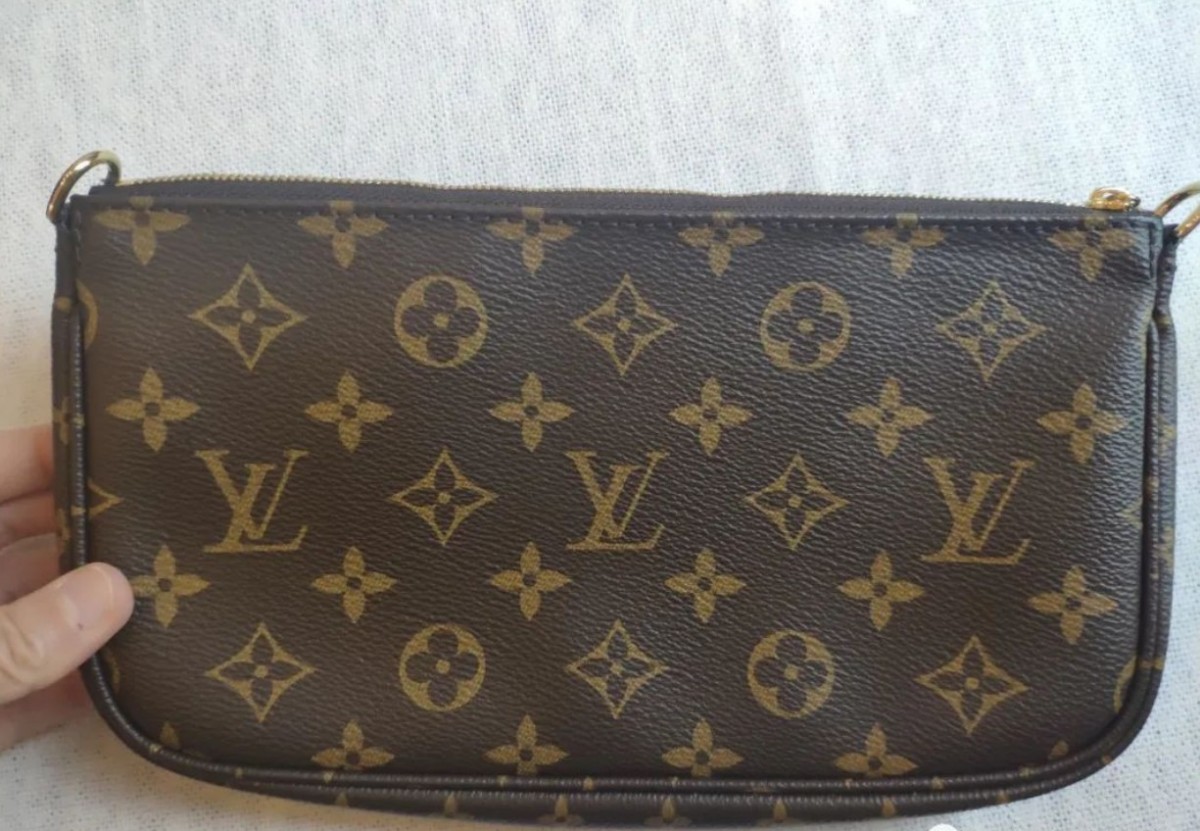 ʻOi aku ka maikaʻi? ʻeke ʻeke Louis Vuitton MULTI POCHETTE ACCESSORIES, kupaianaha $ 139? (2022 hou loa)-Kōleʻa Louis Vuitton ʻeke hoʻopunipuni maikaʻi loa ma ka hale kūʻai pūnaewele, ʻeke hoʻolālā kope ru