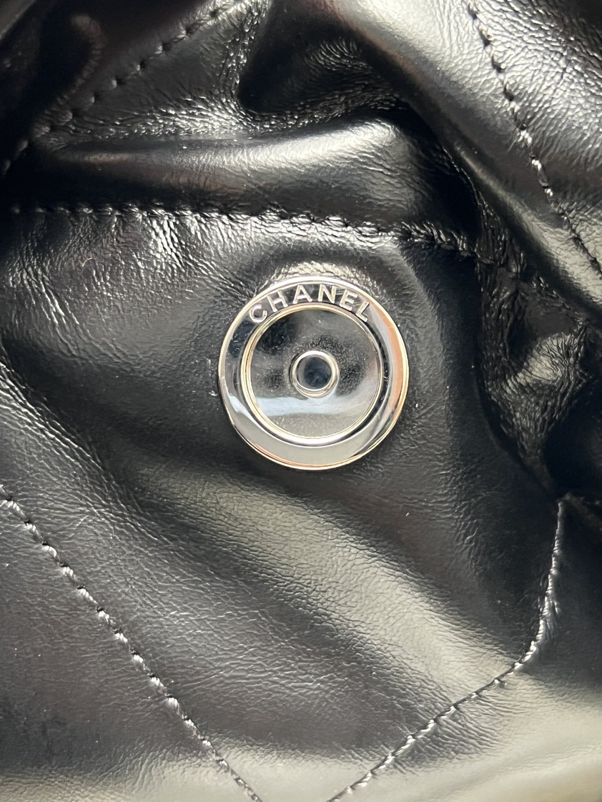 How good quality is a Chanel 22 fake bag？（2023 updated）-Umgangatho ogqwesileyo woMgangatho weFake weLouis Vuitton kwiVenkile ye-Intanethi, ibhegi yomyili weReplica ru