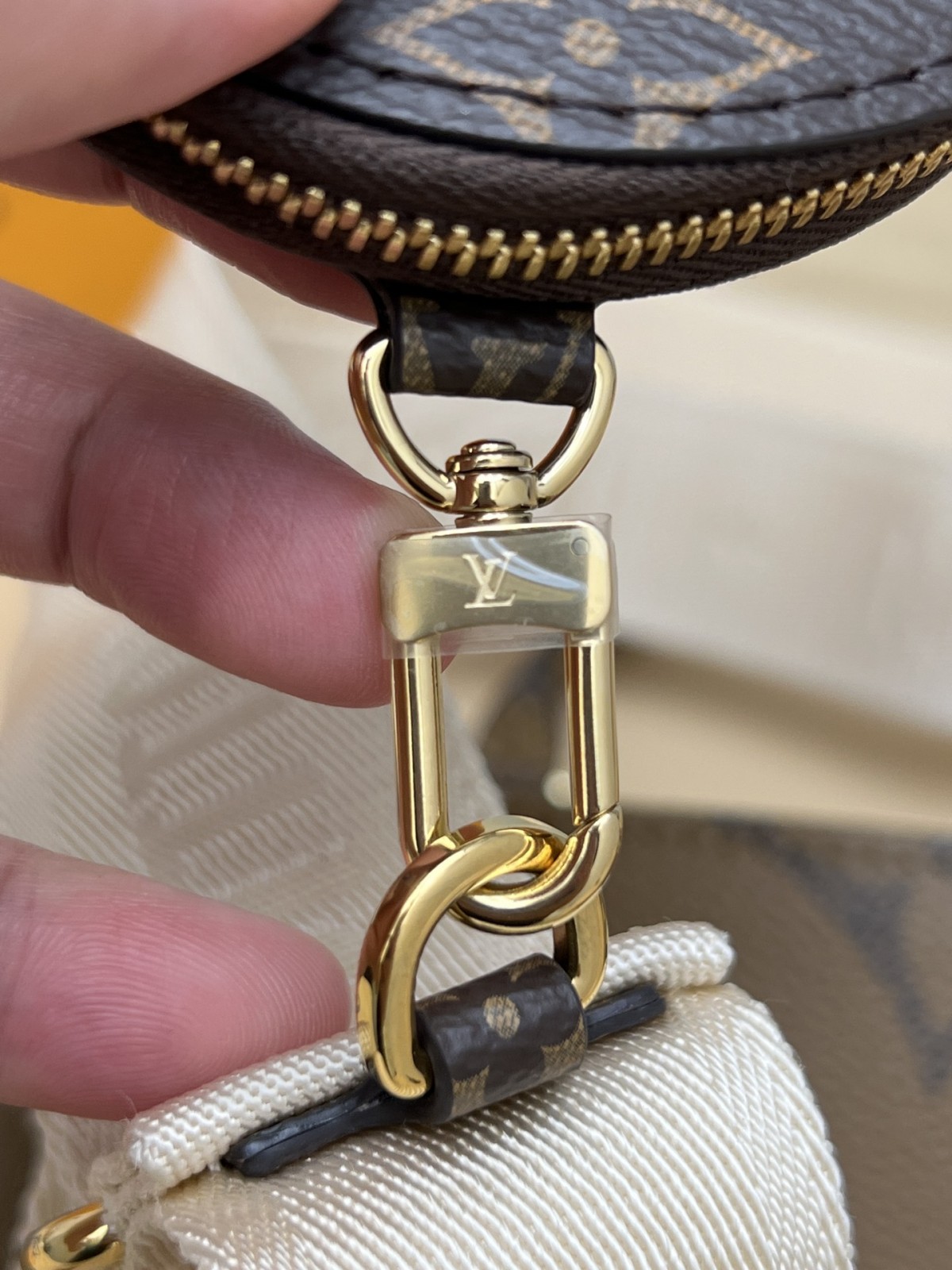 How good quality is a Shebag M46373 ONTHEGO small size?(2023 style with wide shoulder straps)-Интернет-магазин поддельной сумки Louis Vuitton лучшего качества, копия дизайнерской сумки ru