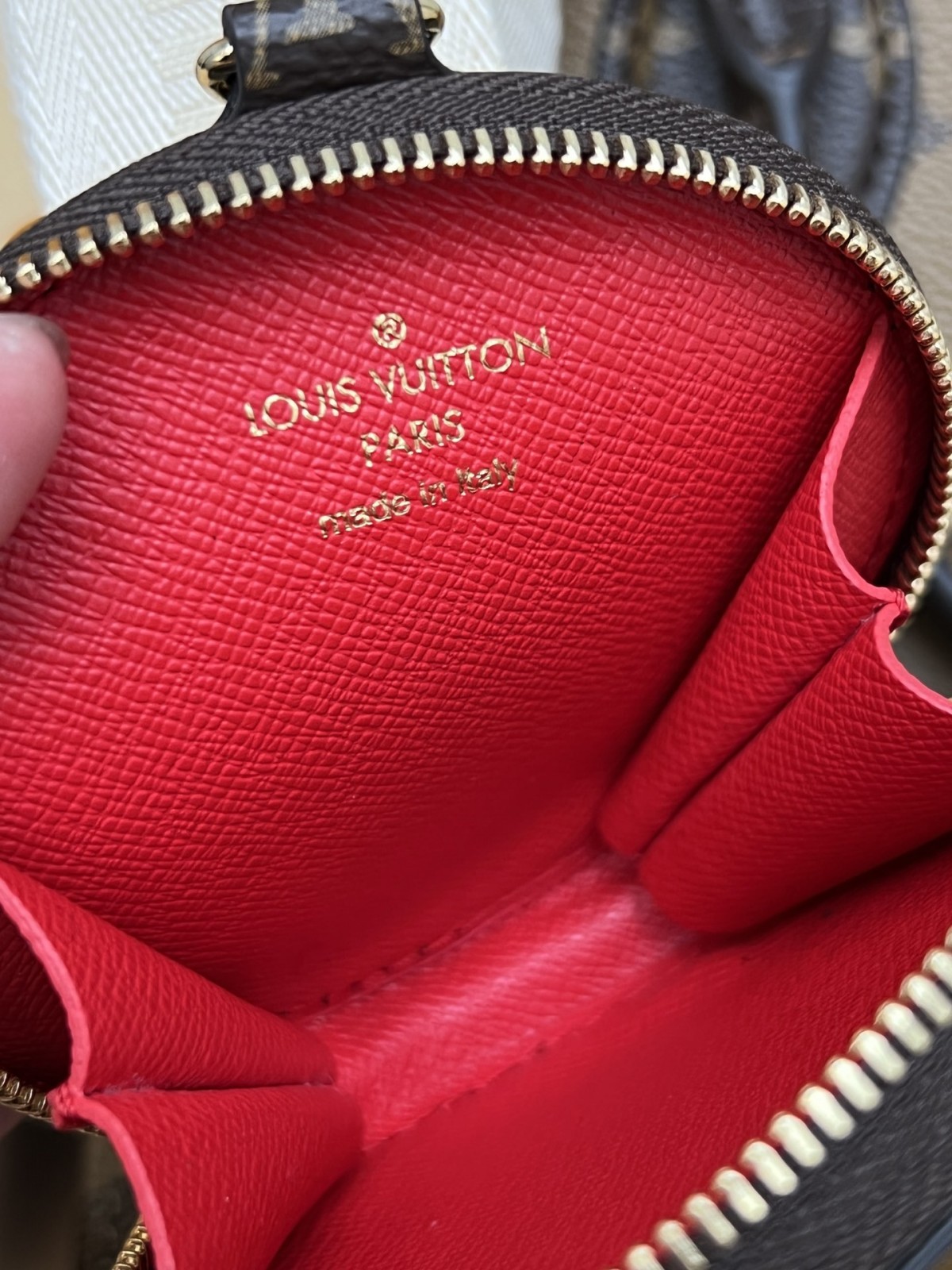 How good quality is a Shebag M46373 ONTHEGO small size?(2023 style with wide shoulder straps)-Legjobb minőségű hamis Louis Vuitton táska online áruház, replika designer táska ru