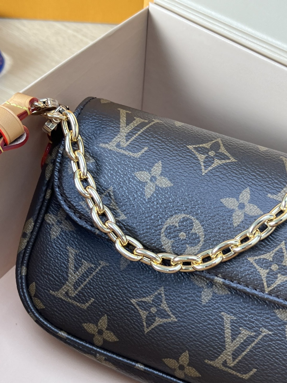 How good quality is a M81911 LOUIS VUITTON WALLET ON CHAIN IVY（2023 new edition）-Labākās kvalitātes viltotās Louis Vuitton somas tiešsaistes veikals, dizaineru somas kopija ru