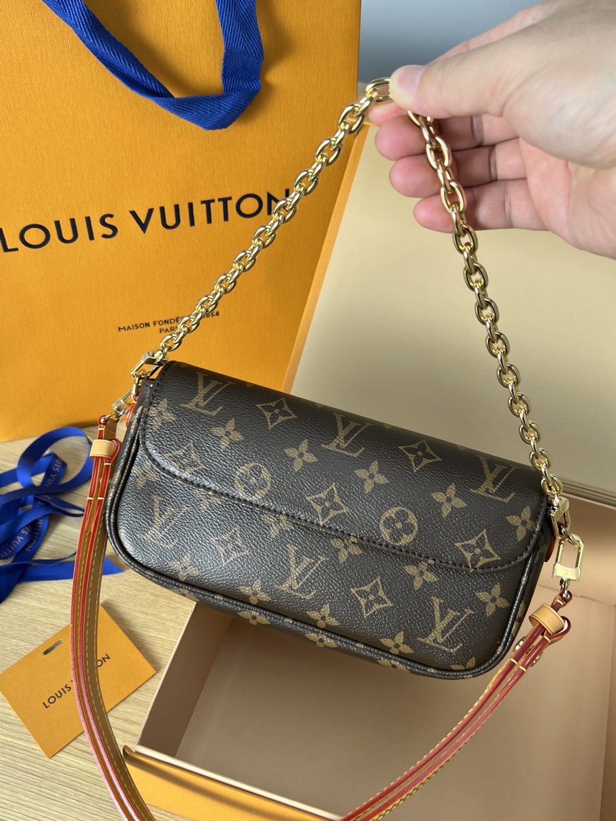 How good quality is a M81911 LOUIS VUITTON WALLET ON CHAIN IVY（2023 new edition）-Labākās kvalitātes viltotās Louis Vuitton somas tiešsaistes veikals, dizaineru somas kopija ru