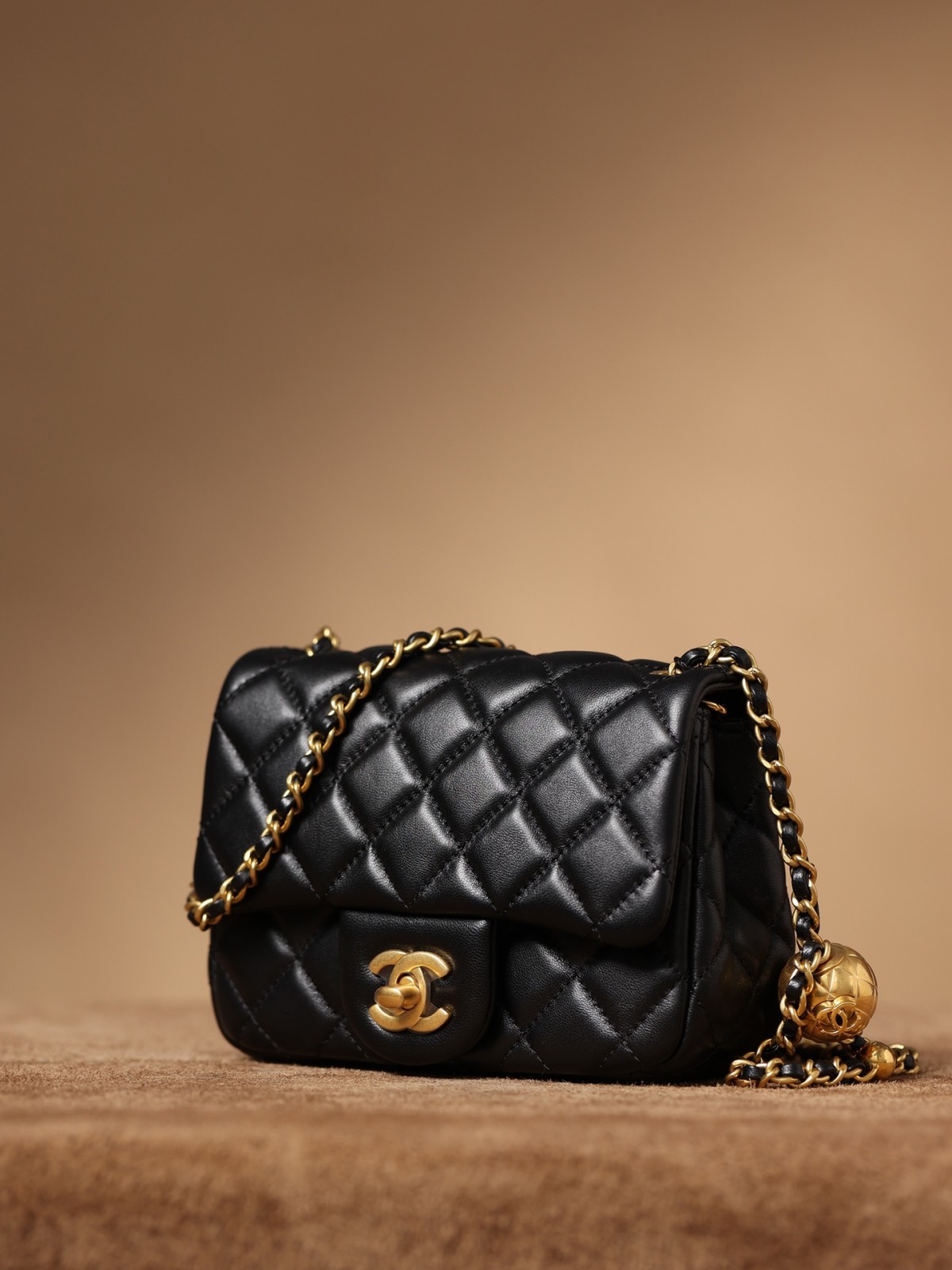 How good quality is a Shebag Chanel Classic flap mini bag of lambskin with golden ball（2023 Week 35）-Bedste kvalitet Fake Louis Vuitton Bag Online Store, Replica designer bag ru