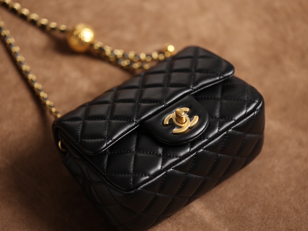 How good quality is a Shebag Chanel Classic flap mini bag of lambskin with golden ball（2023 Week 35）-Best Quality Fake designer Bag Review, Replica designer bag ru