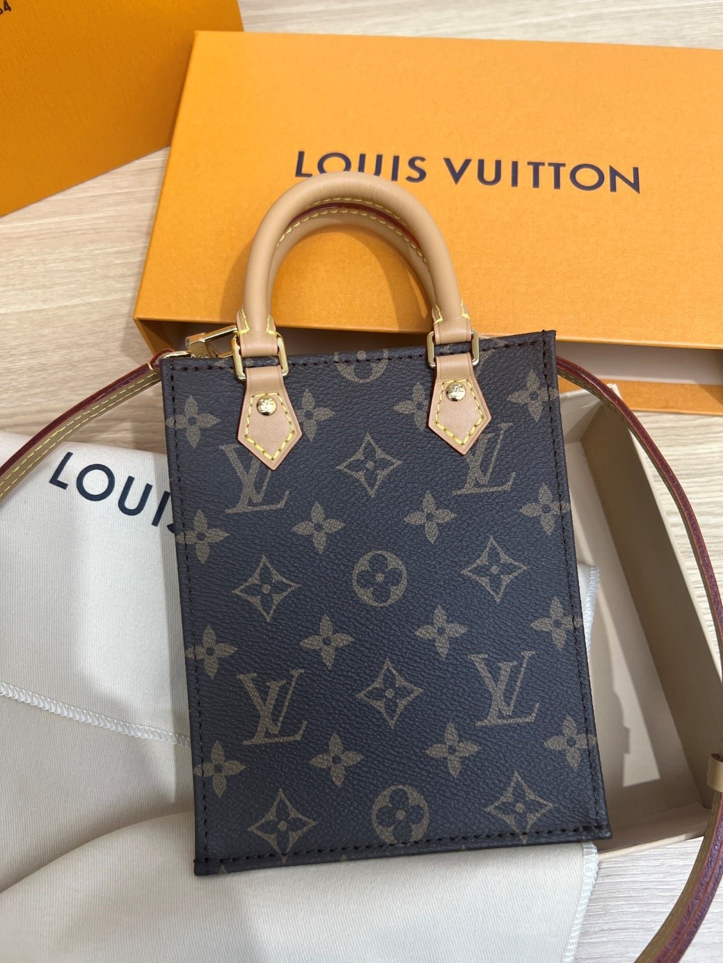 How good quality is a Shebag Louis Vuitton PETIT SAC PLAT bag（2023 udpated）-Magazin online de geanți Louis Vuitton fals de cea mai bună calitate, geantă de designer replica ru