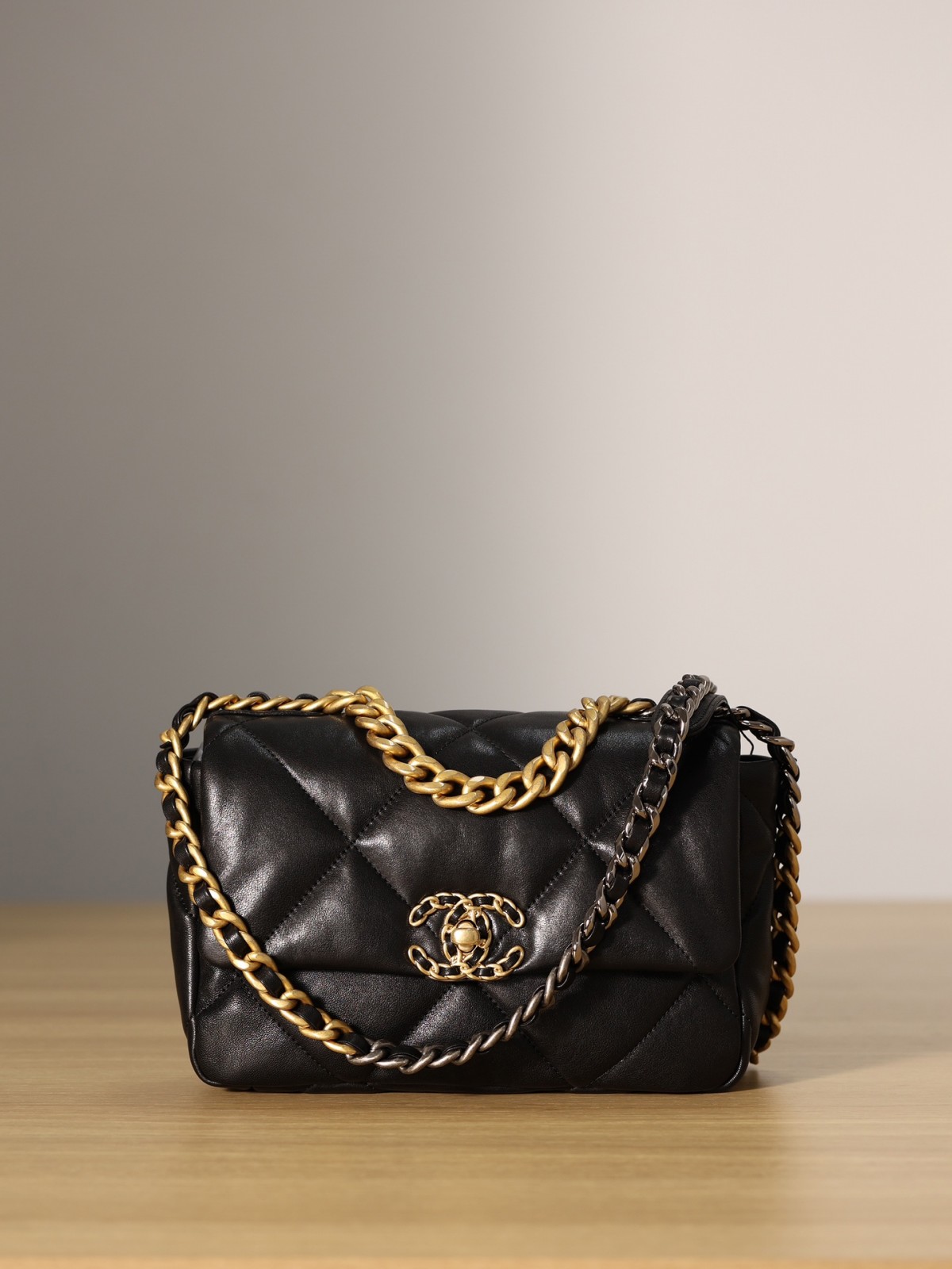 How good quality is a Shebag Chanel 19 bag？（2023 Week 40）-Tienda en línea de bolsos Louis Vuitton falsos de la mejor calidad, réplica de bolsos de diseño ru