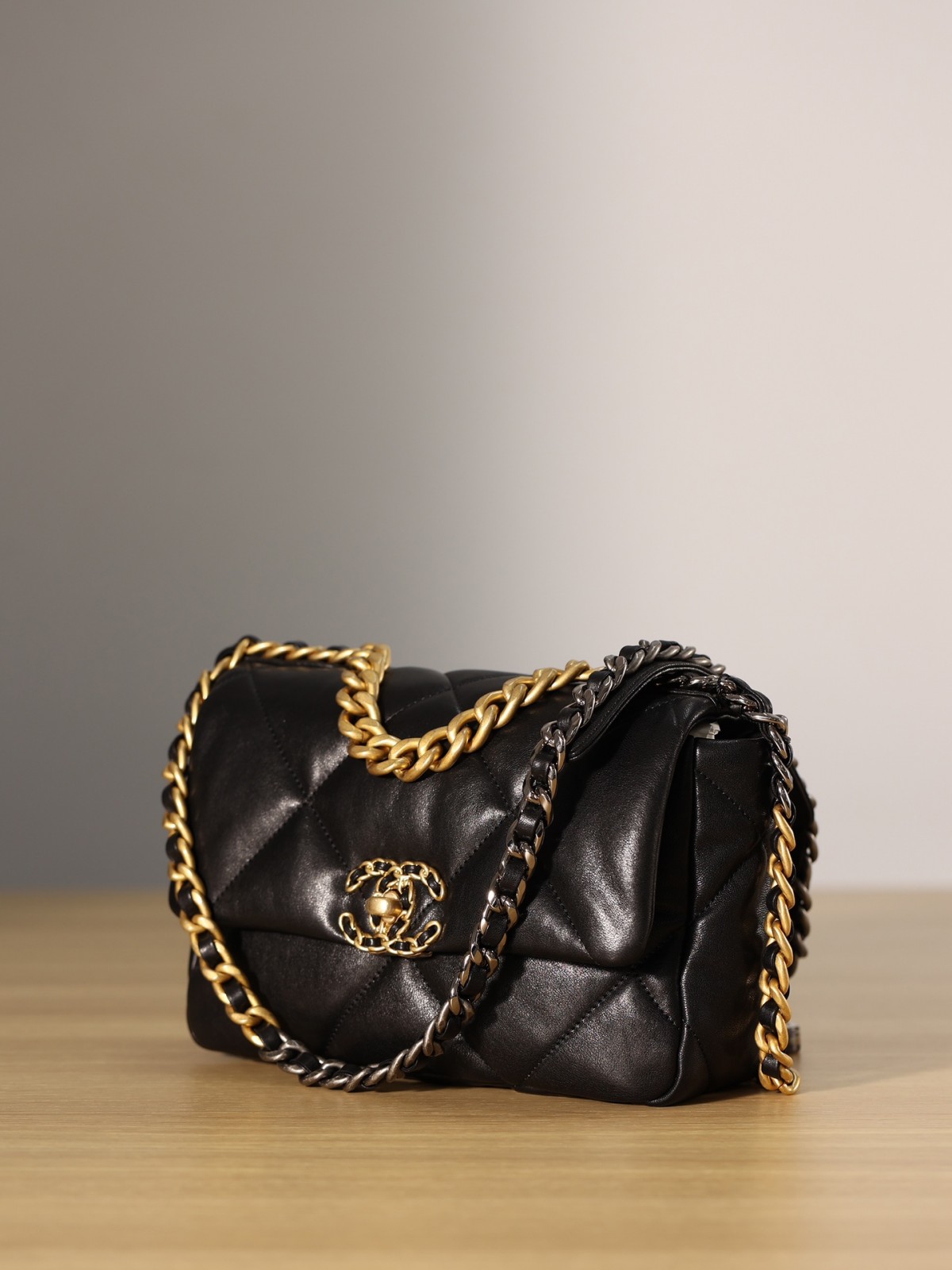 How good quality is a Shebag Chanel 19 bag？（2023 Week 40）-Tienda en línea de bolsos Louis Vuitton falsos de la mejor calidad, réplica de bolsos de diseño ru