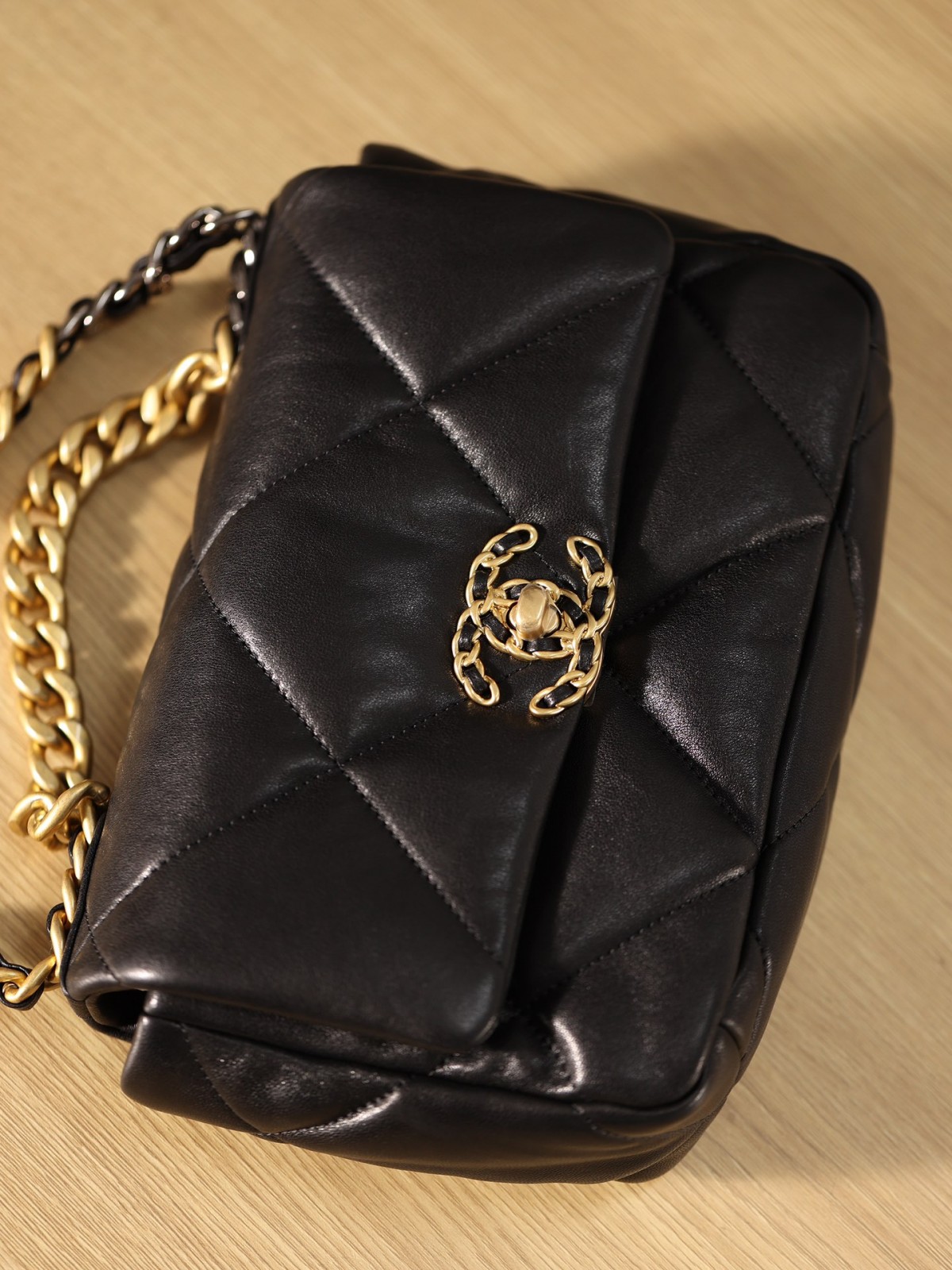 How good quality is a Shebag Chanel 19 bag？（2023 Week 40）-Tienda en línea de bolsos Louis Vuitton falsos de la mejor calidad, réplica de bolsos de diseño ru