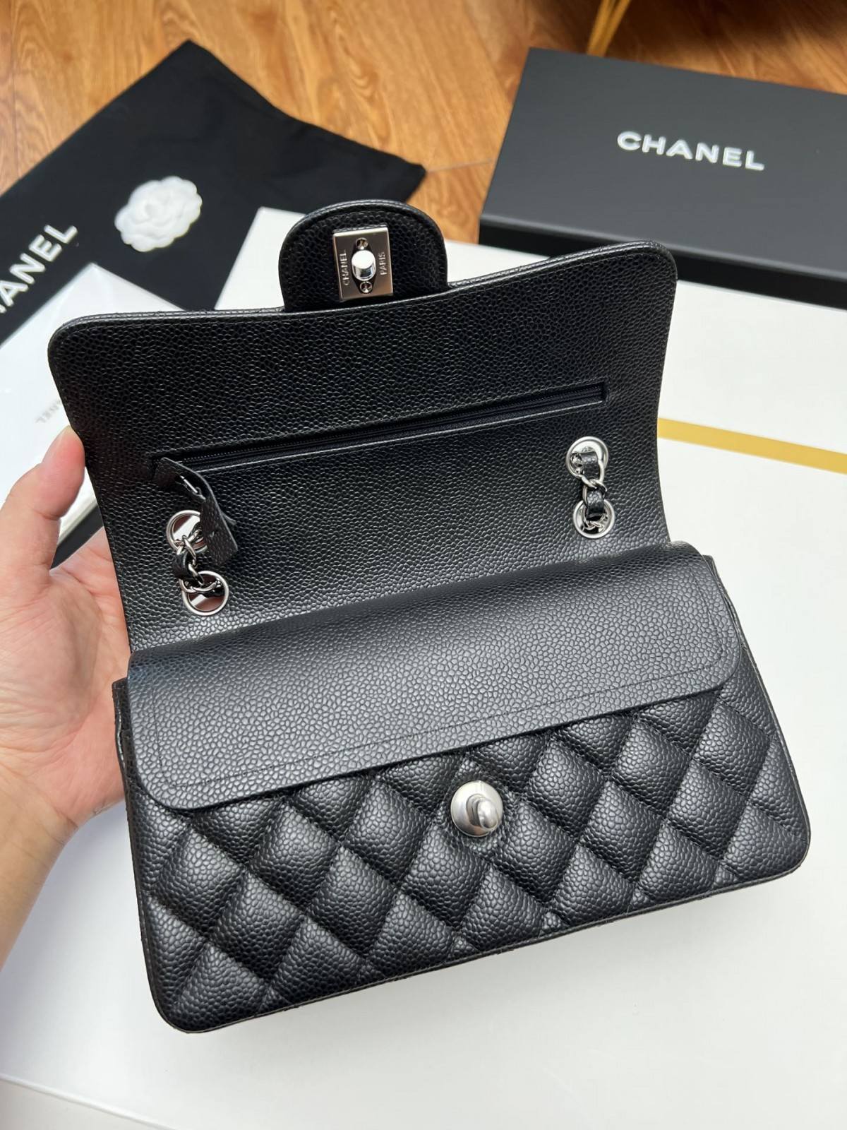 How good quality is a Shebag Chanel CF small 23cm bag? (2023 updated)-Best Quality Fake designer Bag Review, Replica designer bag ru