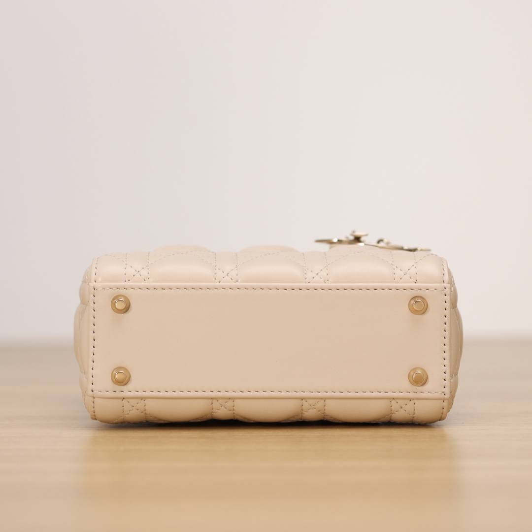 Shebag Super replica Lady Dior bag in beige review(Oct 2025 updated)-Umgangatho ogqwesileyo woMgangatho weFake weLouis Vuitton kwiVenkile ye-Intanethi, ibhegi yomyili weReplica ru