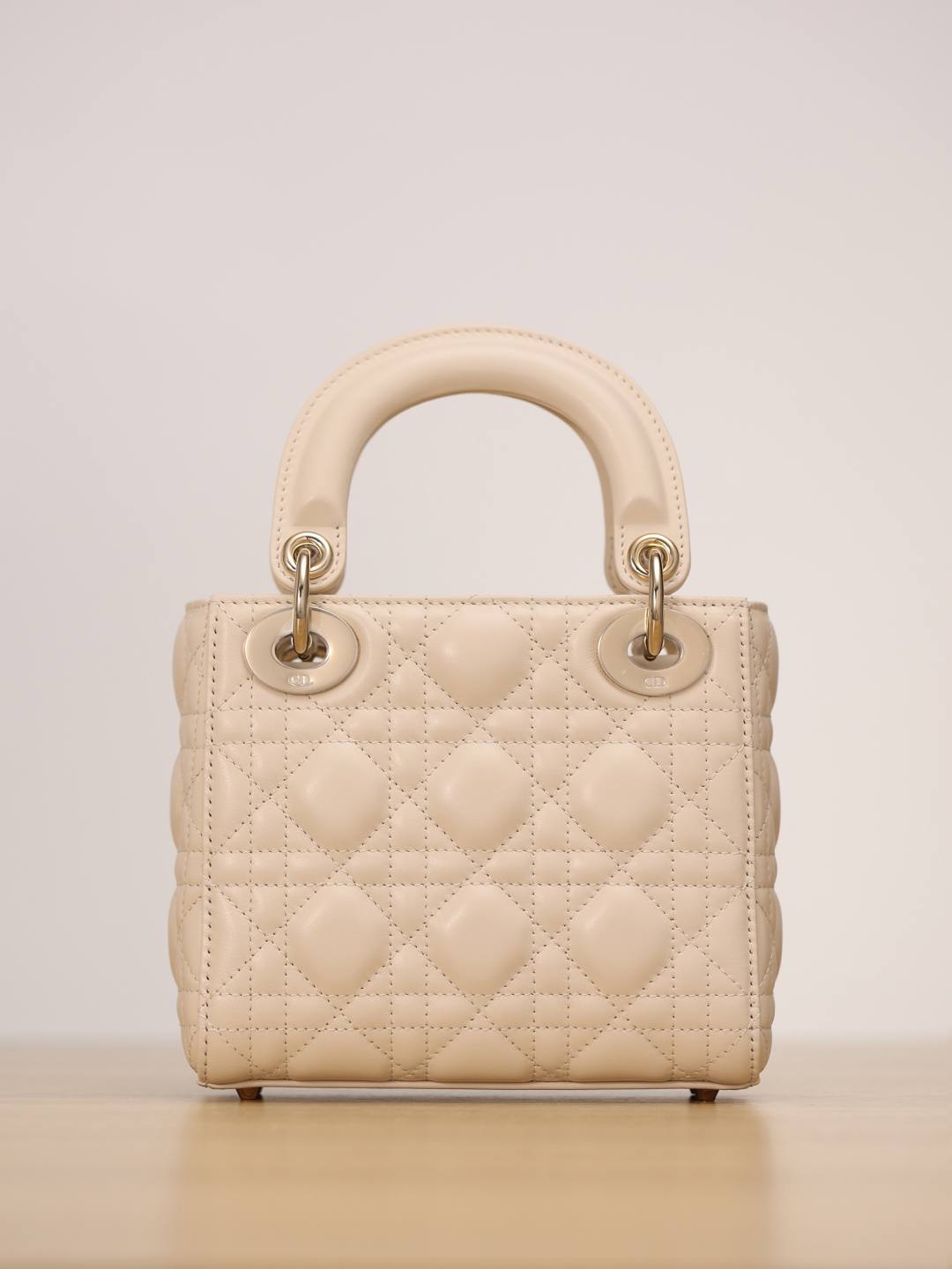 Shebag Super replica Lady Dior bag in beige review(Oct 2025 updated)-Umgangatho ogqwesileyo woMgangatho weFake weLouis Vuitton kwiVenkile ye-Intanethi, ibhegi yomyili weReplica ru