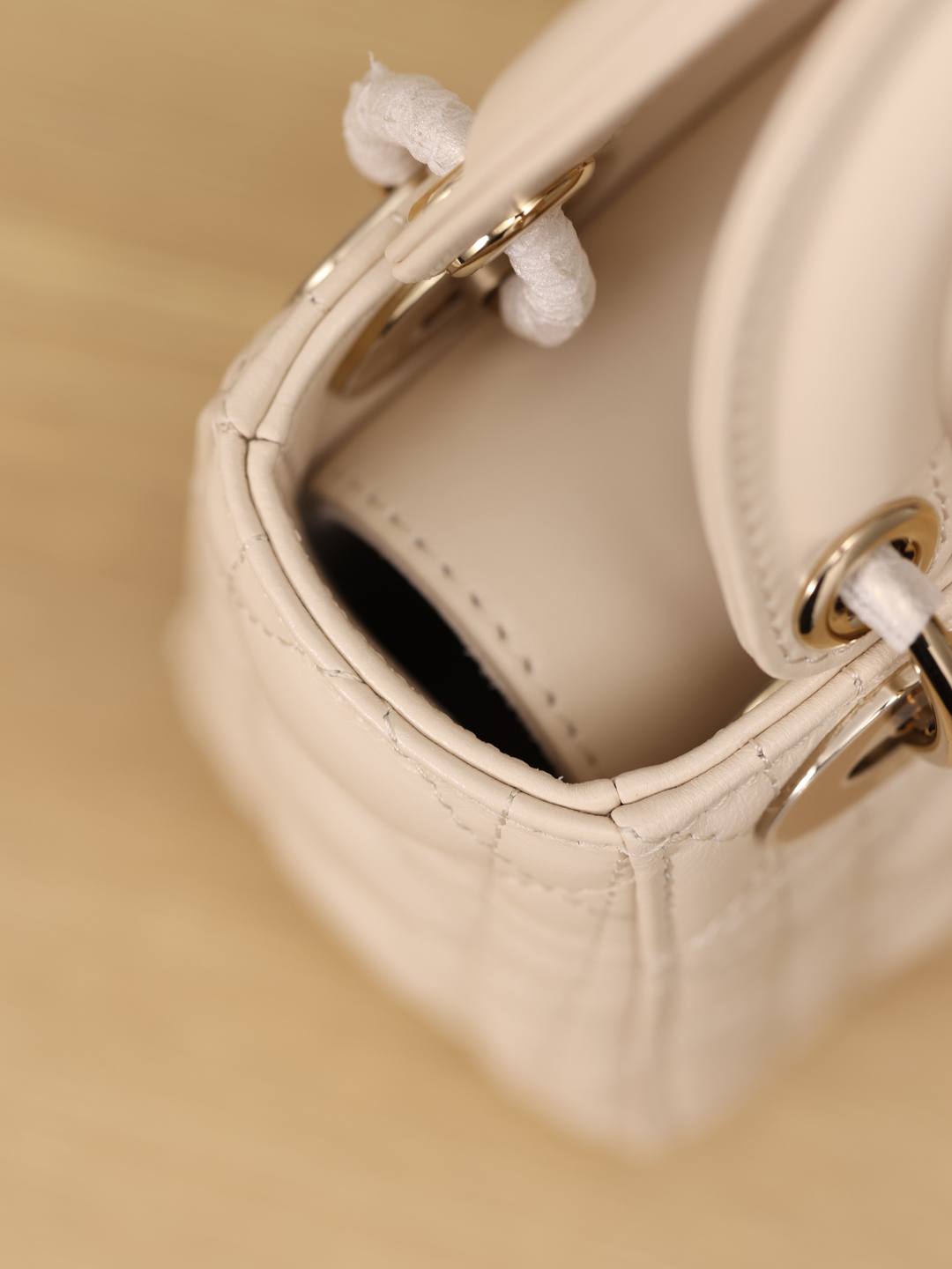 Shebag Super replica Lady Dior bag in beige review(Oct 2025 updated)-Umgangatho ogqwesileyo woMgangatho weFake weLouis Vuitton kwiVenkile ye-Intanethi, ibhegi yomyili weReplica ru