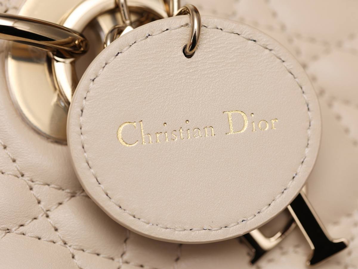Shebag Super replica Lady Dior bag in beige review(Oct 2025 updated)-Umgangatho ogqwesileyo woMgangatho weFake weLouis Vuitton kwiVenkile ye-Intanethi, ibhegi yomyili weReplica ru