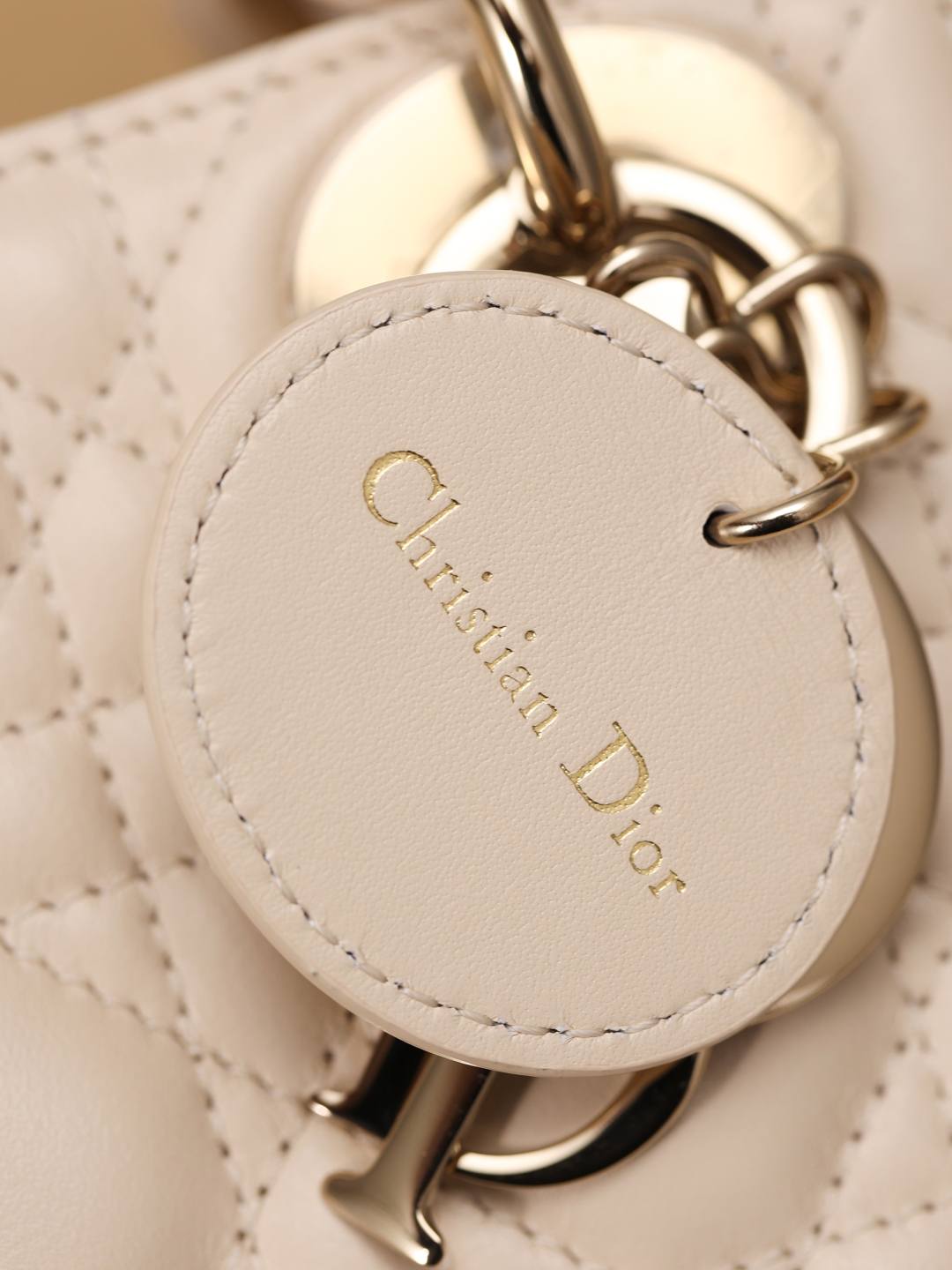 Shebag Super replica Lady Dior bag in beige review(Oct 2025 updated)-Umgangatho ogqwesileyo woMgangatho weFake weLouis Vuitton kwiVenkile ye-Intanethi, ibhegi yomyili weReplica ru