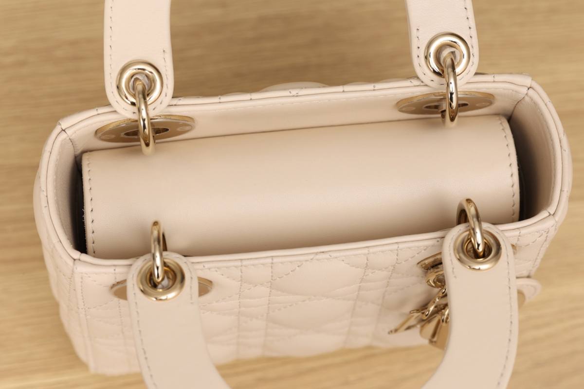 Shebag Super replica Lady Dior bag in beige review(Oct 2025 updated)-Umgangatho ogqwesileyo woMgangatho weFake weLouis Vuitton kwiVenkile ye-Intanethi, ibhegi yomyili weReplica ru