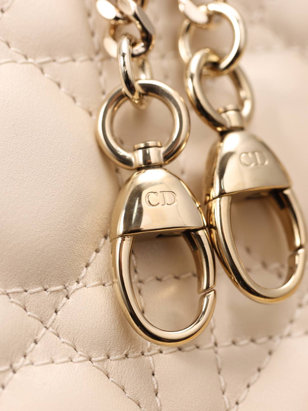Shebag Super replica Lady Dior bag in beige review(Oct 2025 updated)-Umgangatho ogqwesileyo woMgangatho weFake weLouis Vuitton kwiVenkile ye-Intanethi, ibhegi yomyili weReplica ru