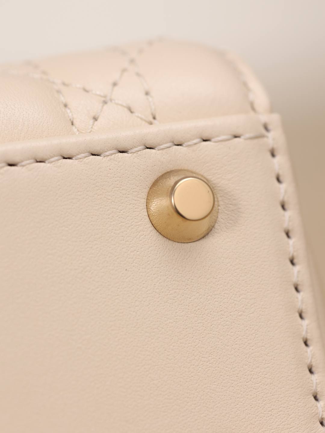 Shebag Super replica Lady Dior bag in beige review(Oct 2025 updated)-Umgangatho ogqwesileyo woMgangatho weFake weLouis Vuitton kwiVenkile ye-Intanethi, ibhegi yomyili weReplica ru
