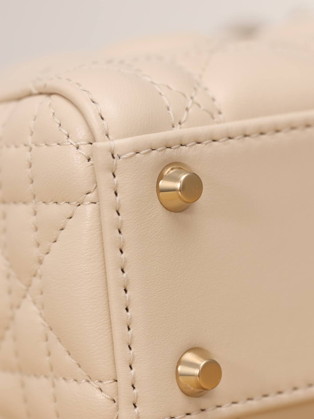 Shebag Super replica Lady Dior bag in beige review(Oct 2025 updated)-Umgangatho ogqwesileyo woMgangatho weFake weLouis Vuitton kwiVenkile ye-Intanethi, ibhegi yomyili weReplica ru