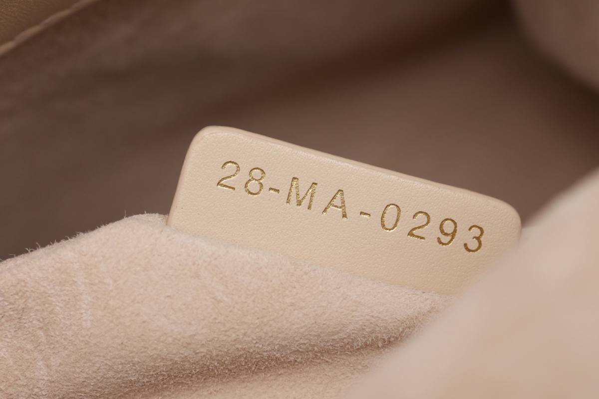 Shebag Super replica Lady Dior bag in beige review(Oct 2025 updated)-Umgangatho ogqwesileyo woMgangatho weFake weLouis Vuitton kwiVenkile ye-Intanethi, ibhegi yomyili weReplica ru