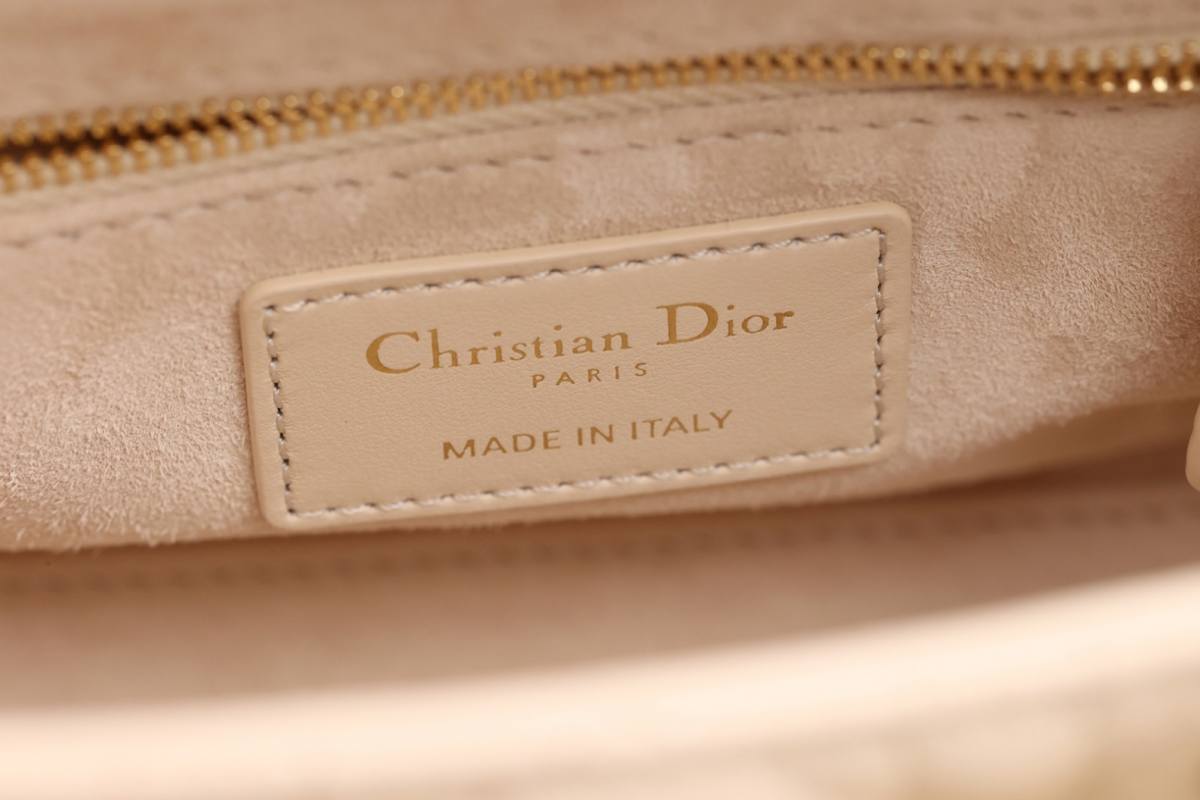 Shebag Super replica Lady Dior bag in beige review(Oct 2025 updated)-Umgangatho ogqwesileyo woMgangatho weFake weLouis Vuitton kwiVenkile ye-Intanethi, ibhegi yomyili weReplica ru