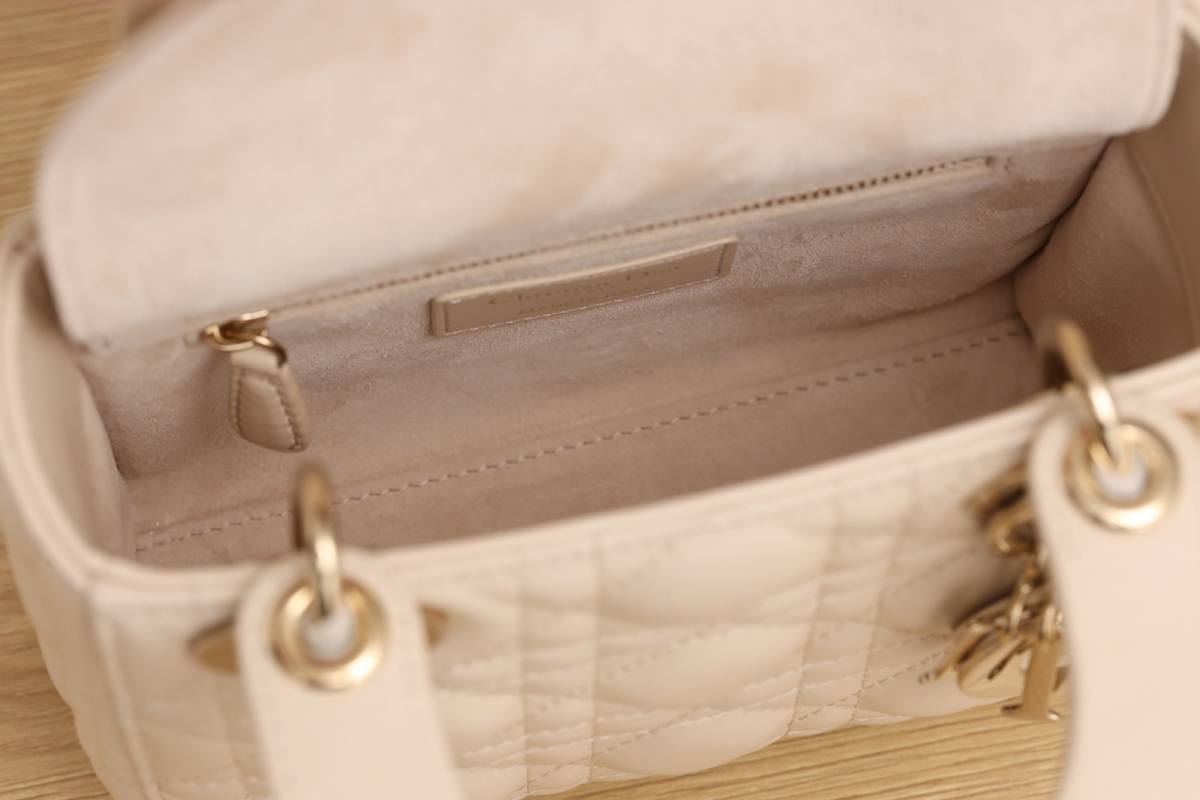 Shebag Super replica Lady Dior bag in beige review(Oct 2025 updated)-Umgangatho ogqwesileyo woMgangatho weFake weLouis Vuitton kwiVenkile ye-Intanethi, ibhegi yomyili weReplica ru