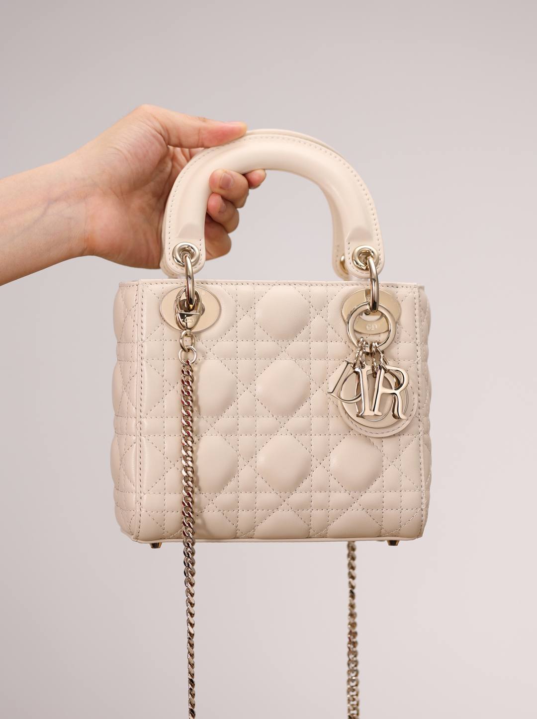 Shebag Super replica Lady Dior bag in beige review(Oct 2025 updated)-Umgangatho ogqwesileyo woMgangatho weFake weLouis Vuitton kwiVenkile ye-Intanethi, ibhegi yomyili weReplica ru