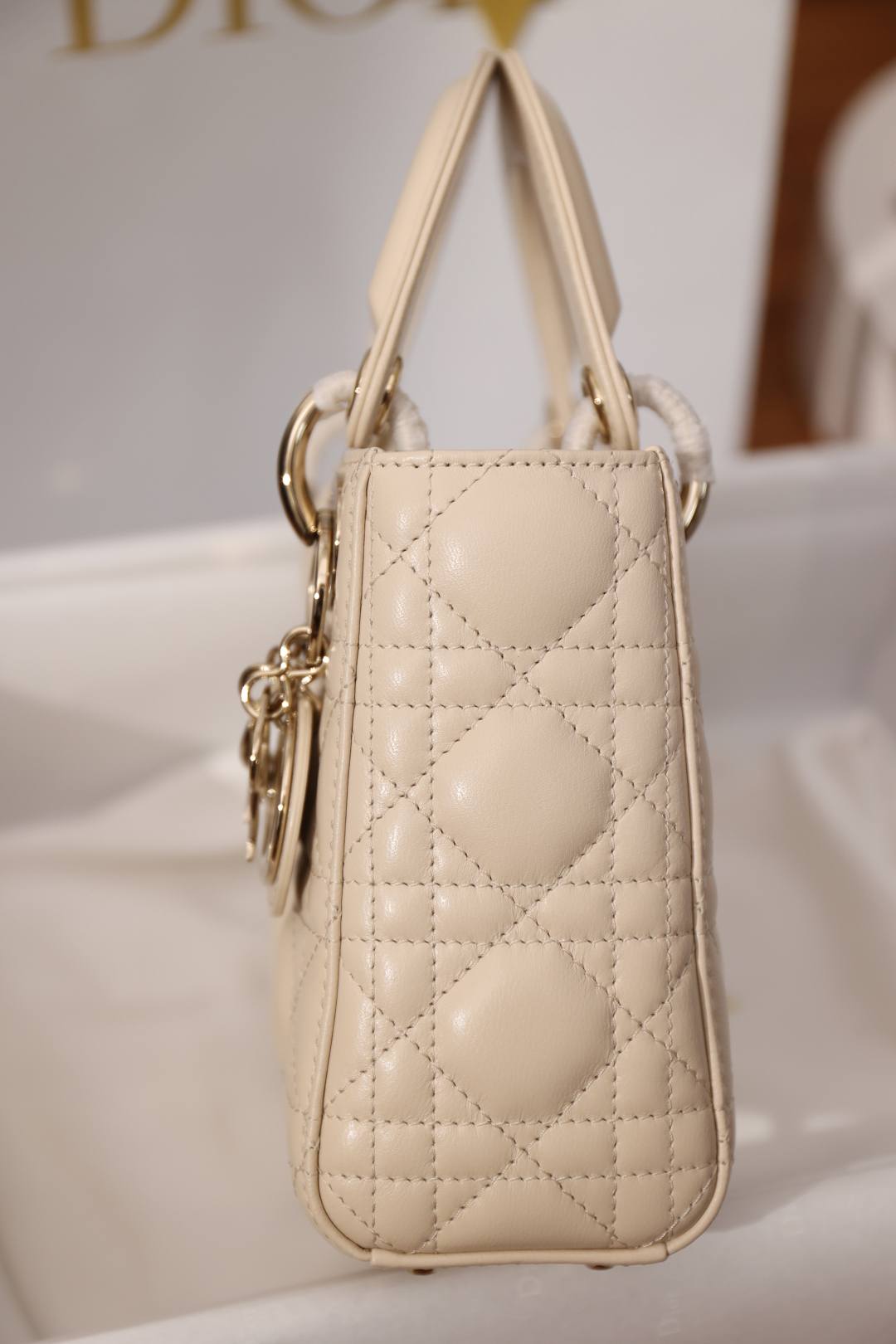 Shebag Super replica Lady Dior bag in beige review(Oct 2025 updated)-Umgangatho ogqwesileyo woMgangatho weFake weLouis Vuitton kwiVenkile ye-Intanethi, ibhegi yomyili weReplica ru