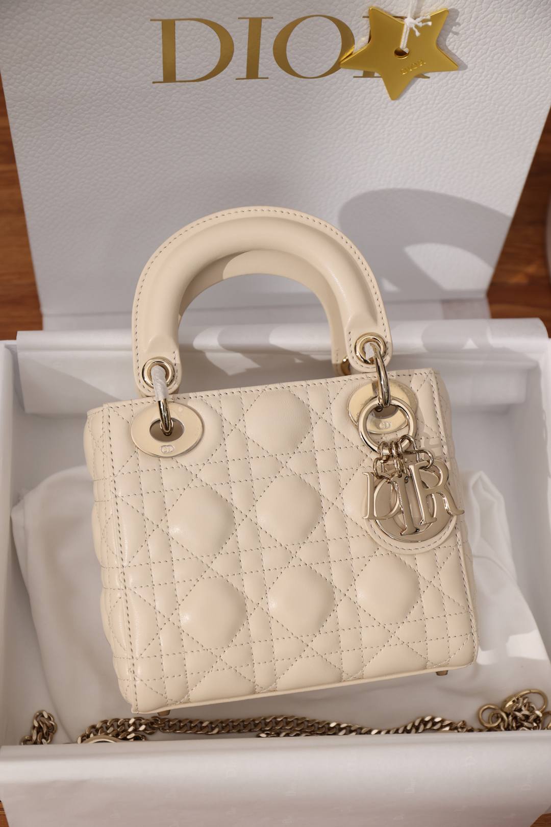 Shebag Super replica Lady Dior bag in beige review(Oct 2025 updated)-Umgangatho ogqwesileyo woMgangatho weFake weLouis Vuitton kwiVenkile ye-Intanethi, ibhegi yomyili weReplica ru