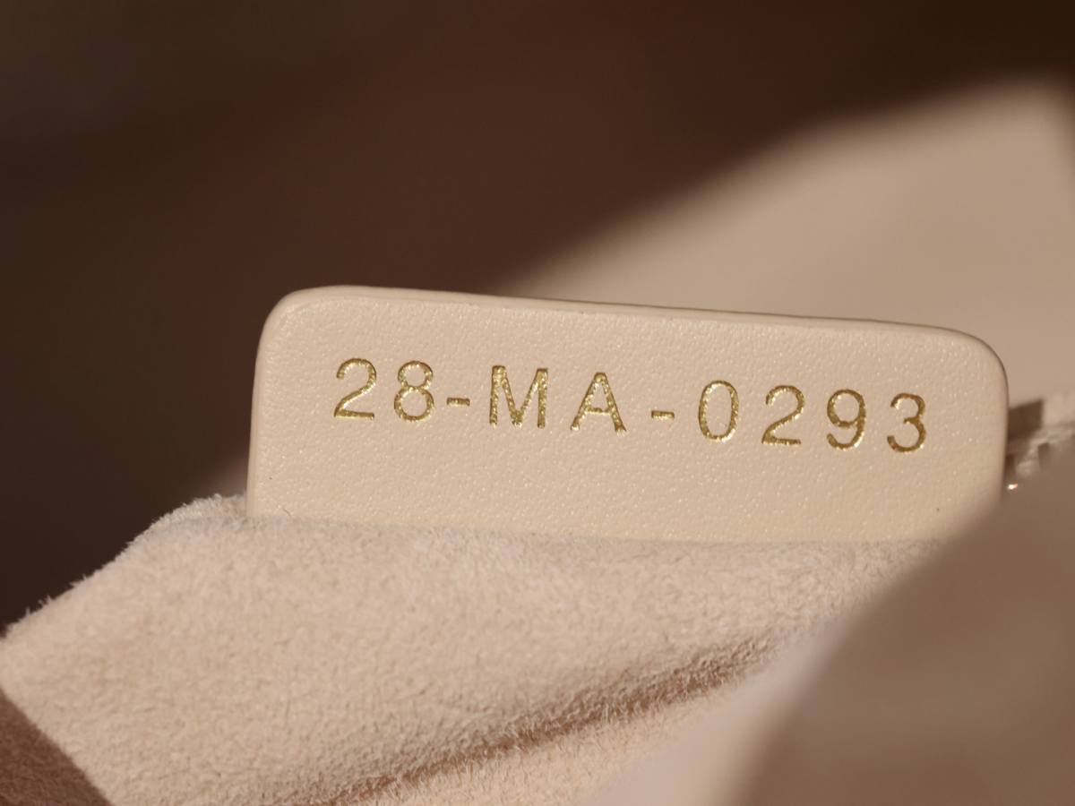 Shebag Super replica Lady Dior bag in beige review(Oct 2025 updated)-Umgangatho ogqwesileyo woMgangatho weFake weLouis Vuitton kwiVenkile ye-Intanethi, ibhegi yomyili weReplica ru