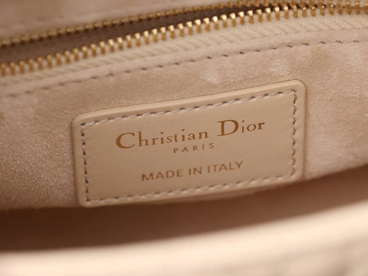 Shebag Super replica Lady Dior bag in beige review(Oct 2025 updated)-Umgangatho ogqwesileyo woMgangatho weFake weLouis Vuitton kwiVenkile ye-Intanethi, ibhegi yomyili weReplica ru